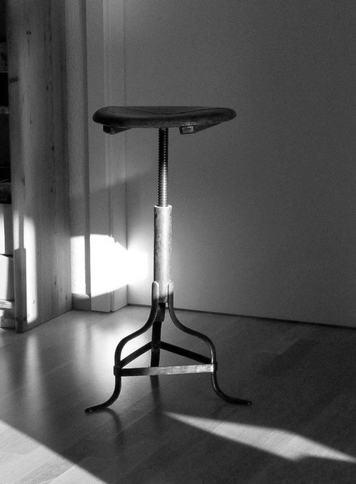 Швейный мини-цех: 1920s French Sewing Machine Stool